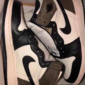 Mocha 1s size 4.5Y